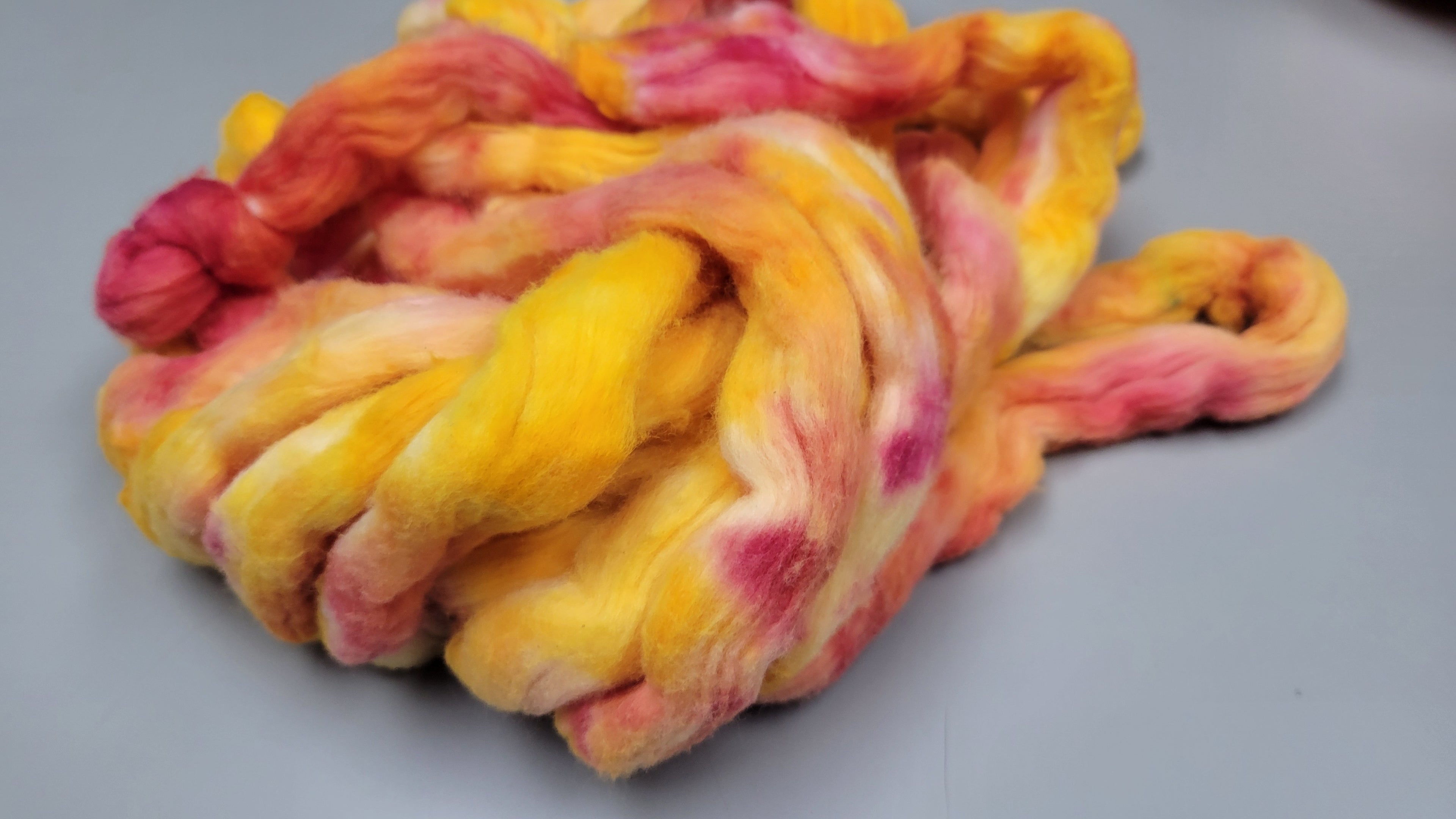 Cotton, 1/2 oz (0.5 ounce) Dyed Conventional Cotton Sliver, Small Batch Studio Dyed (Yellow Pink 7-25)