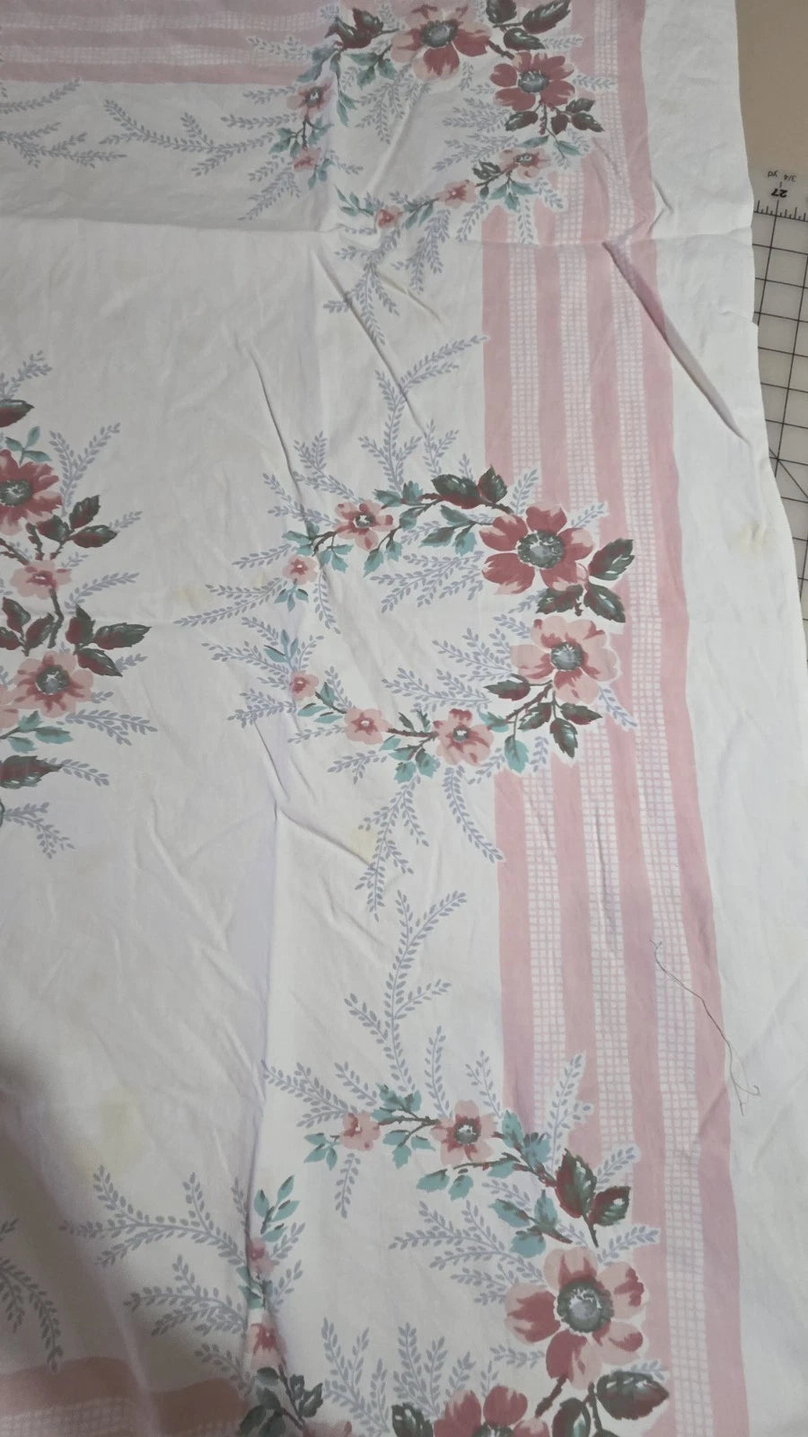 Vintage Printed Tablecloth Block 1940s 1950s 44"x52" Pink Green Floral Wreath