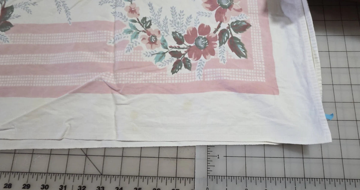 Vintage Printed Tablecloth Block 1940s 1950s 44"x52" Pink Green Floral Wreath