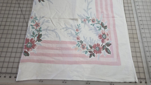 Vintage Printed Tablecloth Block 1940s 1950s 44"x52" Pink Green Floral Wreath