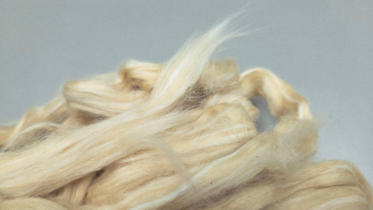 Green + White Cotton Fiber Sliver, Combed, Natural Color, 1 oz