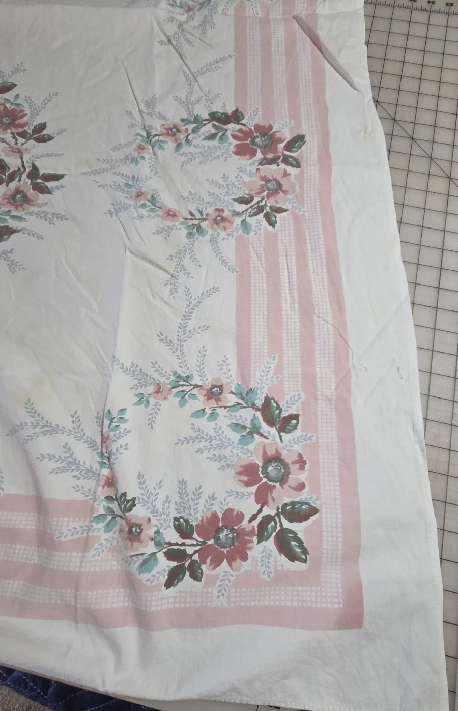 Vintage Printed Tablecloth Block 1940s 1950s 44"x52" Pink Green Floral Wreath