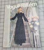 Vogue Pattern Book International Dec 1970 / Jan 1971 Fashion News Feature Dress