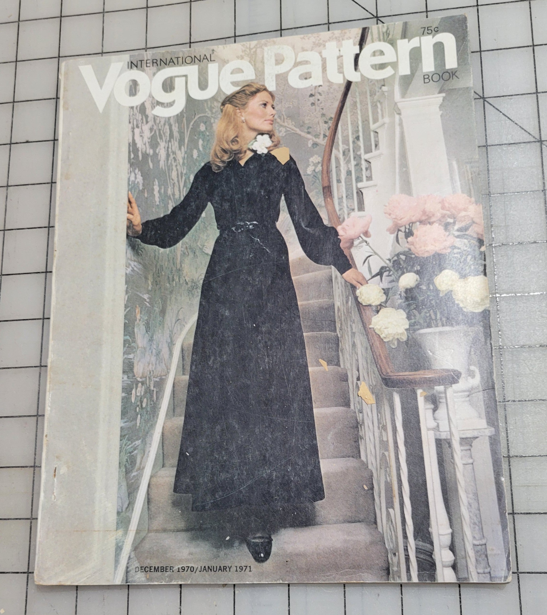 Vogue Pattern Book International Dec 1970 / Jan 1971 Fashion News Feature Dress