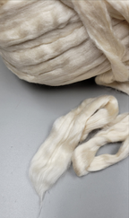 Lavender Fiber (RCFs). Combed Sliver Roving.