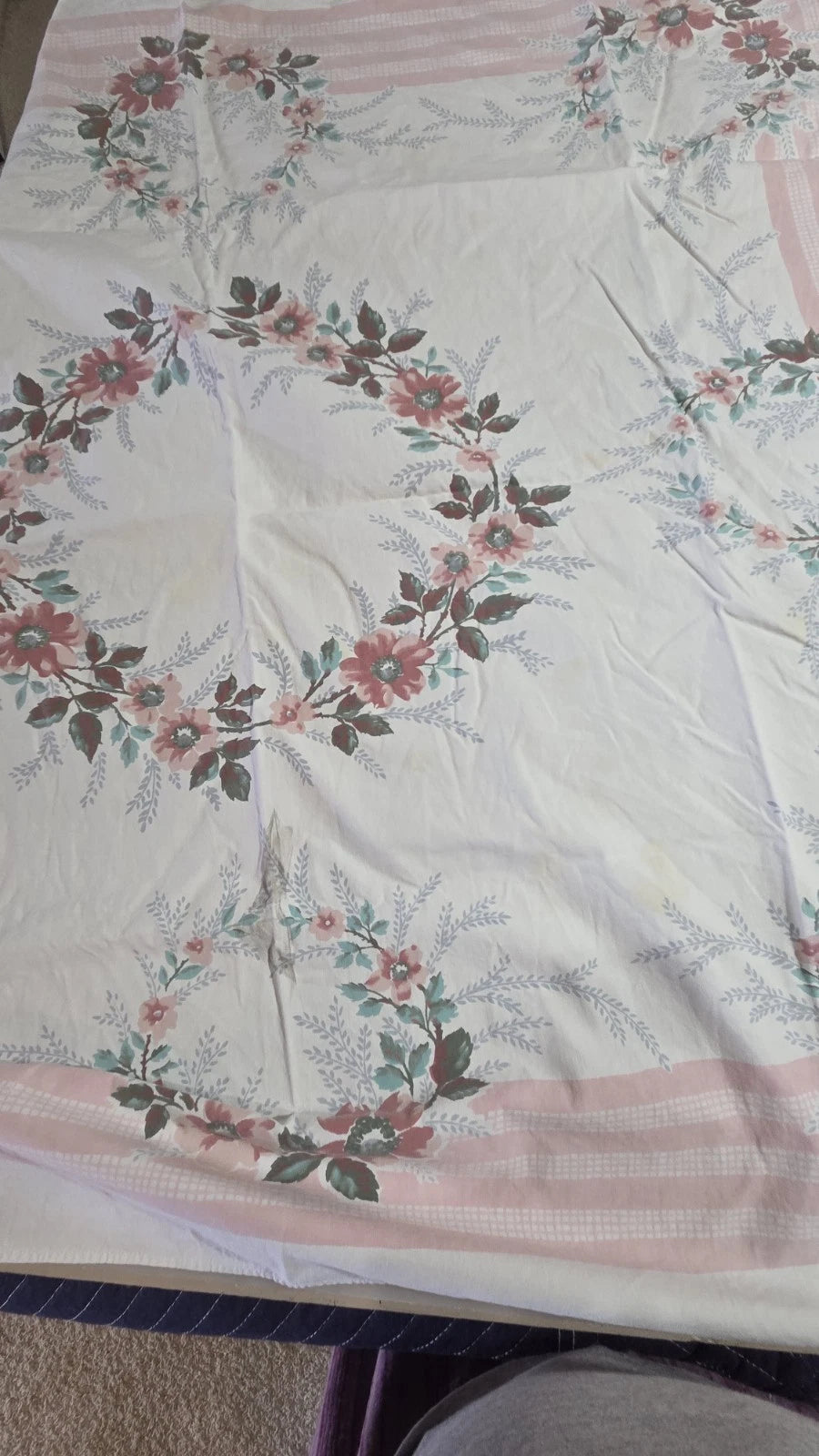 Vintage Printed Tablecloth Block 1940s 1950s 44"x52" Pink Green Floral Wreath
