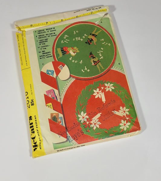 McCall's Step by Step Pattern 2616, ca 1970. Christmas Tree skirt, Stocking, Tree Ornaments.